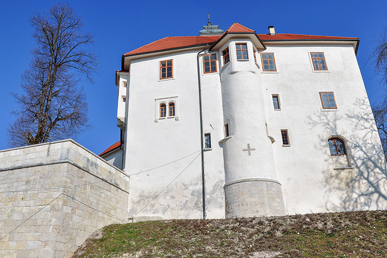 Obnova gradu Pišece in njegova komunalna ureditev | Gea-Consult